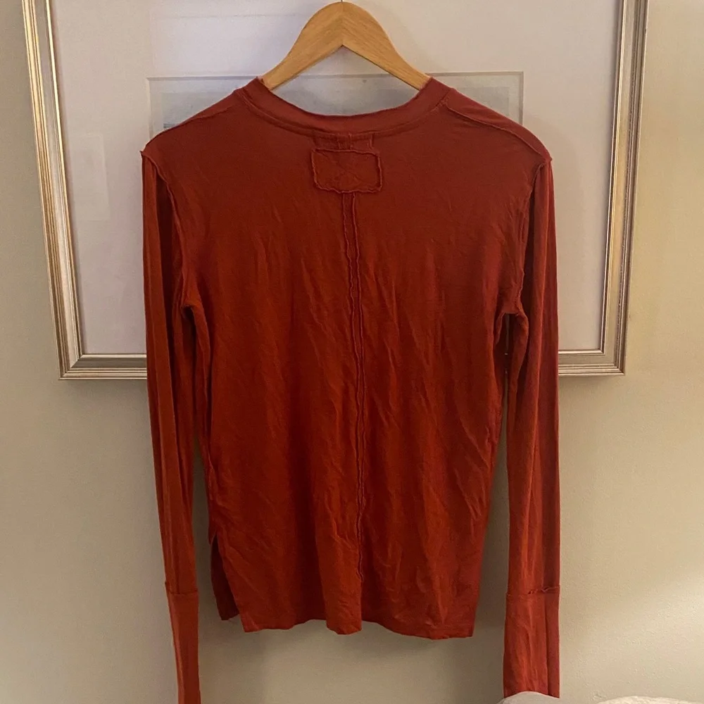 Free People Women's Deep Orange V-Neck Long Sleeve Top - Picture 6 of 7